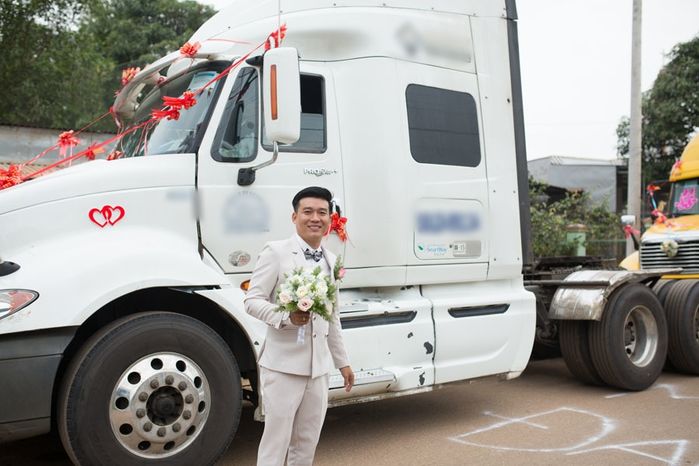 Màn rước dâu độc đáo - chú rể Đồng Nai đón vợ với 6 xe container