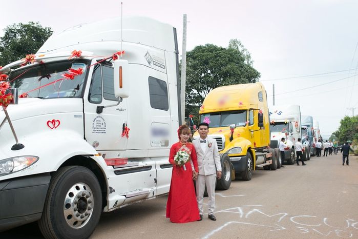 Màn rước dâu độc đáo - chú rể Đồng Nai đón vợ với 6 xe container