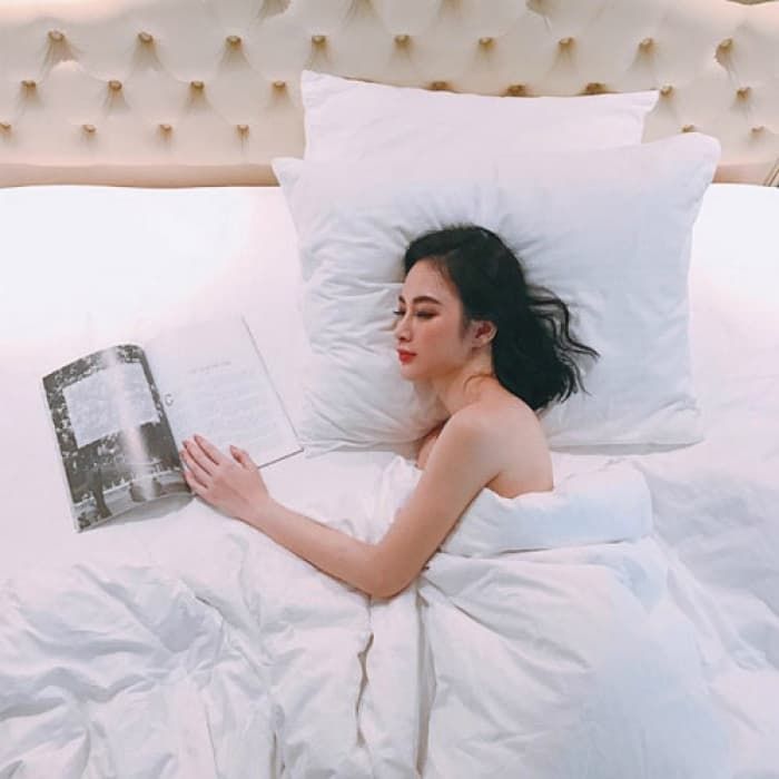 Chụp ảnh trong phòng ngủ: Chi Pu sexy tột bậc, Hà Tăng trong sáng