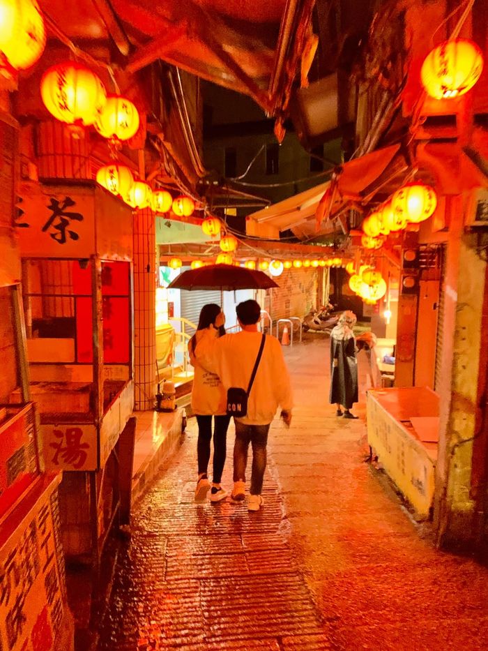 Có ai như Trấn Thành - Hari, đi du lịch rồi chụp hình lãng mạn như MV 