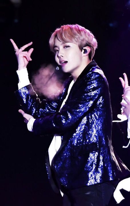 Cỗ máy nhảy của nhóm nhạc nam Kpop gen 3: Kai, J-Hope siêu đỉnh