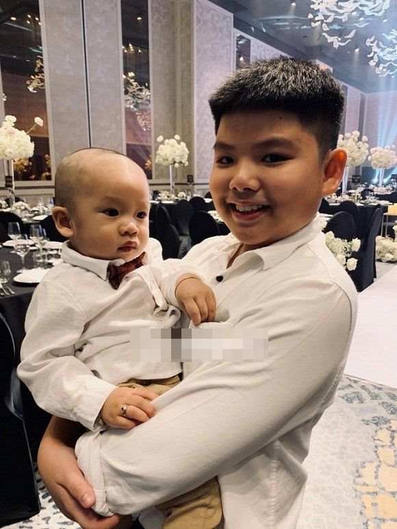 Con riêng của chồng Giang Hồng Ngọc bảnh bao đến mừng đám cưới bố