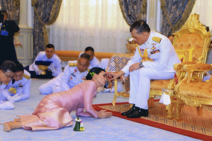 Cuộc sống đáng ngưỡng mộ của người vợ đầu Quốc Vương Thái Lan