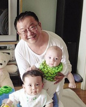 Cuộc sống giàu sang hiện tại của “Hòa Thân” Vương Cương