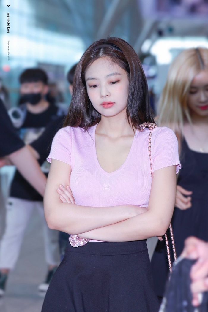 Jennie, Irene bị hiểu lầm vì khuôn mặt như đang quạu với cả thế giới