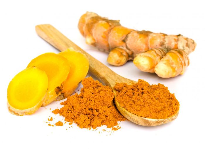 Hà Tăng, Bảo Anh uống nước ép nghệ chống lão hóa, giảm mỡ