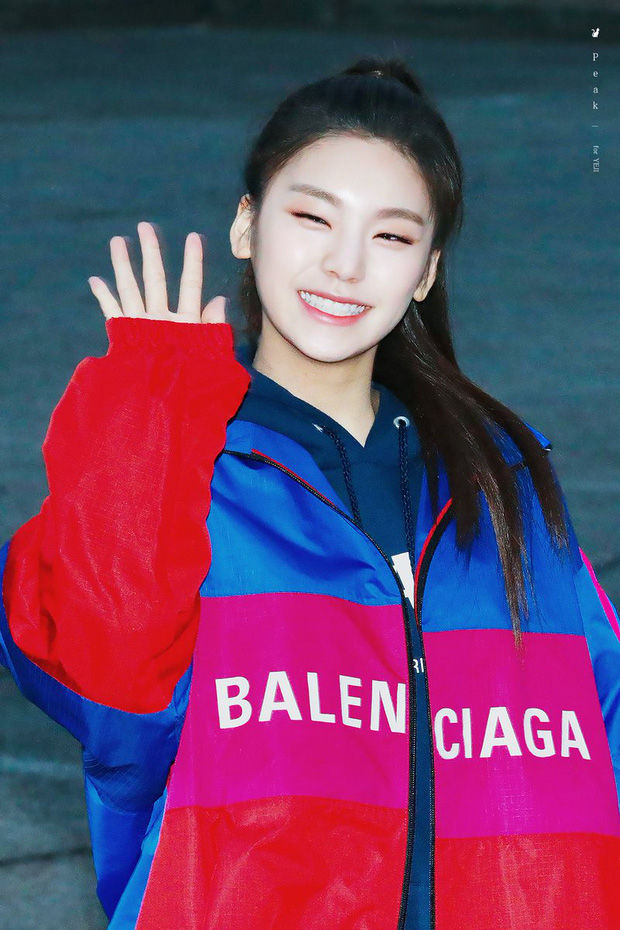 Dahyun (TWICE) và dàn idol sở hữu mắt cười một mí đẹp lạ