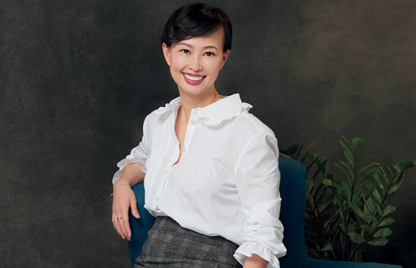 Dân công sở nếu muốn let's đu đưa tối thứ 6 hãy học hỏi Shark Linh