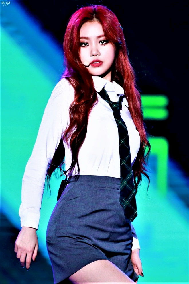 Dàn idol ăn vận sexy nhất sân khấu Kpop: Jennie body đẹp phát hờn