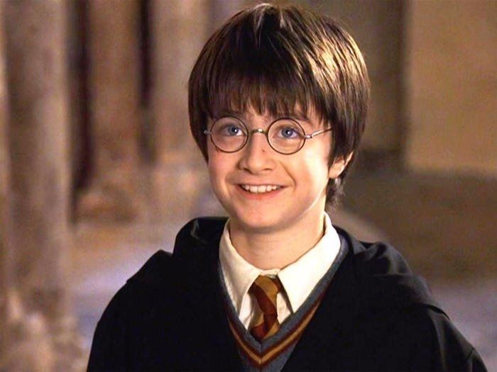 Dàn sao Harry Potter sau 18 năm: Nam chính Daniel dậy thì thất bại