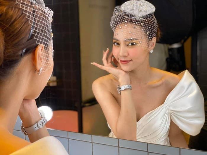 Đâu chỉ kín đáo chuẩn “ngọc nữ”: Lan Ngọc ăn mặc táo bạo cũng hút hồn