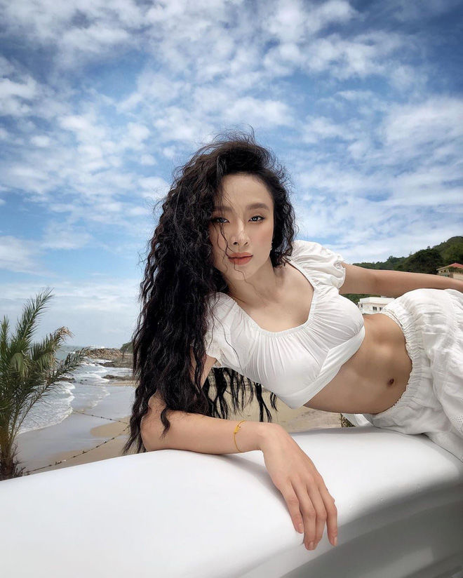 Dàn mỹ nhân showbiz Việt thích khoe đường cong táo bạo, đầy cuốn hút