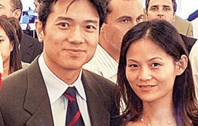Tỷ phú giàu thứ 2 Trung Quốc và người vợ tuyệt vời luôn bên chồng