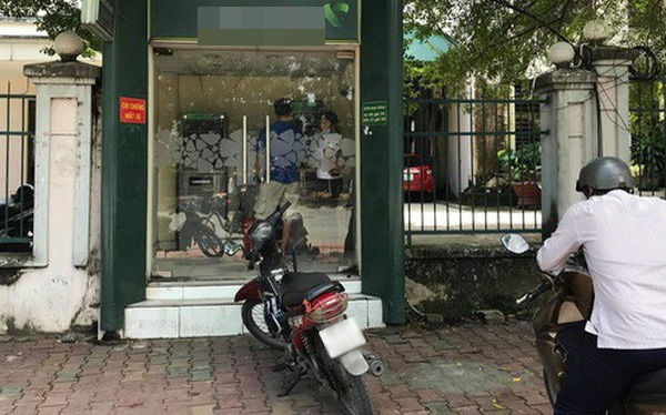 Để tránh trộm tiền từ ATM, cần che kỹ khi rút tiền, bảo mật thông tin