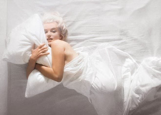 Bật mí cách làm đẹp của Marilyn Monroe: Ngủ 10 tiếng, bôi 5 lớp son