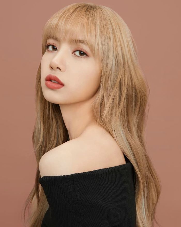 Diện đồ đơn giản vẫn cứ hot Instagram, mấy ai đạt đẳng cấp như Lisa