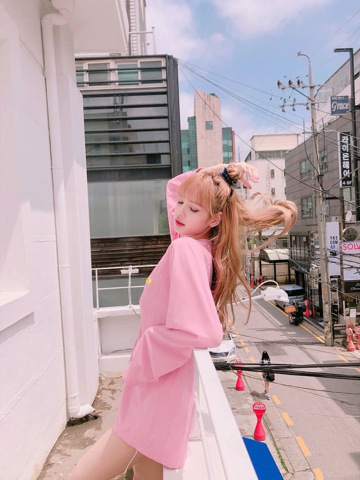 Diện đồ đơn giản vẫn cứ hot Instagram, mấy ai đạt đẳng cấp như Lisa