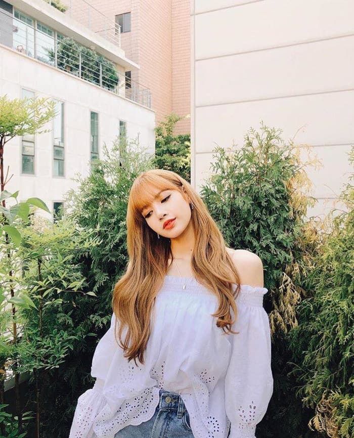 Diện đồ đơn giản vẫn cứ hot Instagram, mấy ai đạt đẳng cấp như Lisa