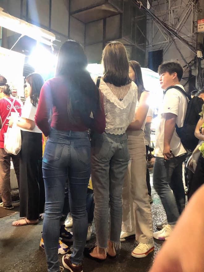 Diện đồ đơn giản vẫn cứ hot Instagram, mấy ai đạt đẳng cấp như Lisa