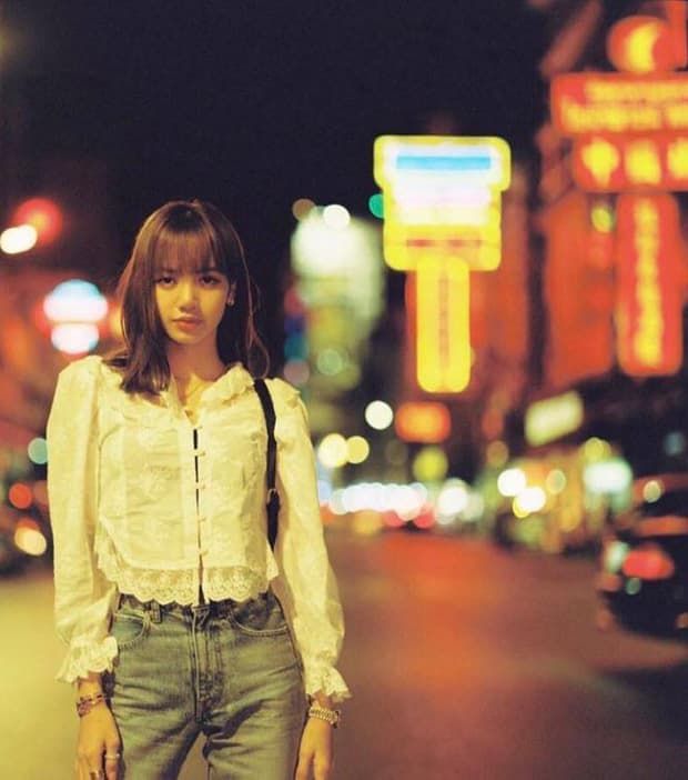 Diện đồ đơn giản vẫn cứ hot Instagram, mấy ai đạt đẳng cấp như Lisa