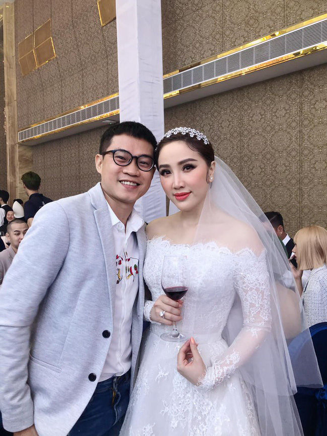 Đọ váy cưới của dàn cô dâu Vbiz lên xe hoa trong tháng 11
