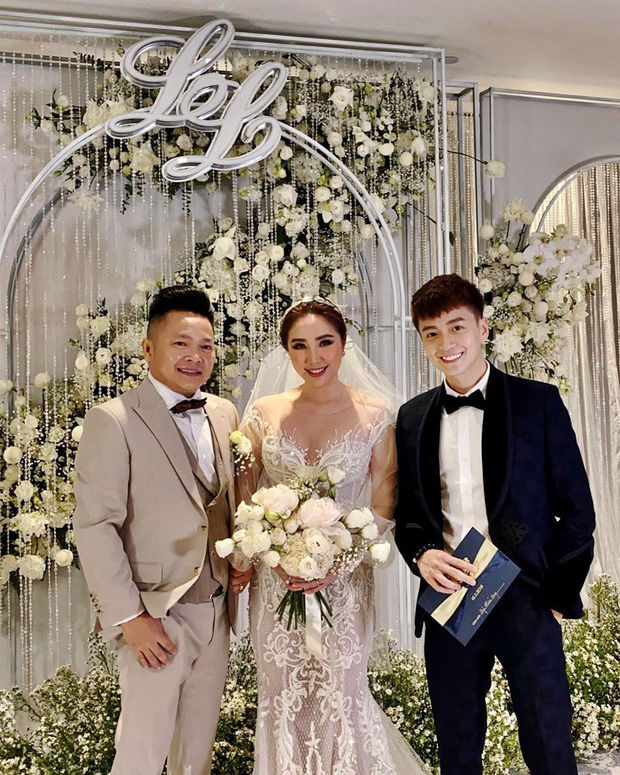 Đọ váy cưới của dàn cô dâu Vbiz lên xe hoa trong tháng 11