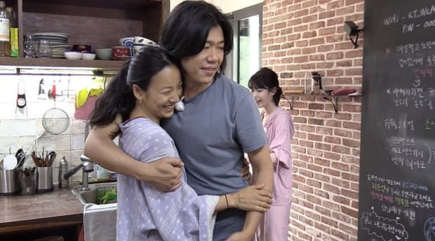 Đọc tin nhắn của chồng, Lee Hyori vừa hạnh phúc vừa gai người vì sến