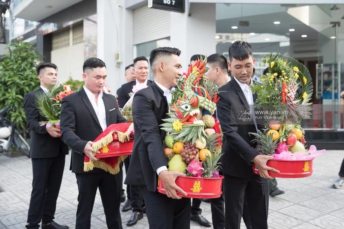 Bê tráp 10 triệu đã là gì, người ta còn được lì xì hẳn lá cây đây này