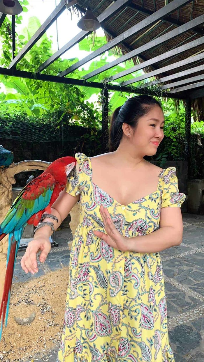 Chi Pu đáp trả tin unfollow Gil Lê, Đông Nhi chia sẻ sau 4 ngày làm vợ