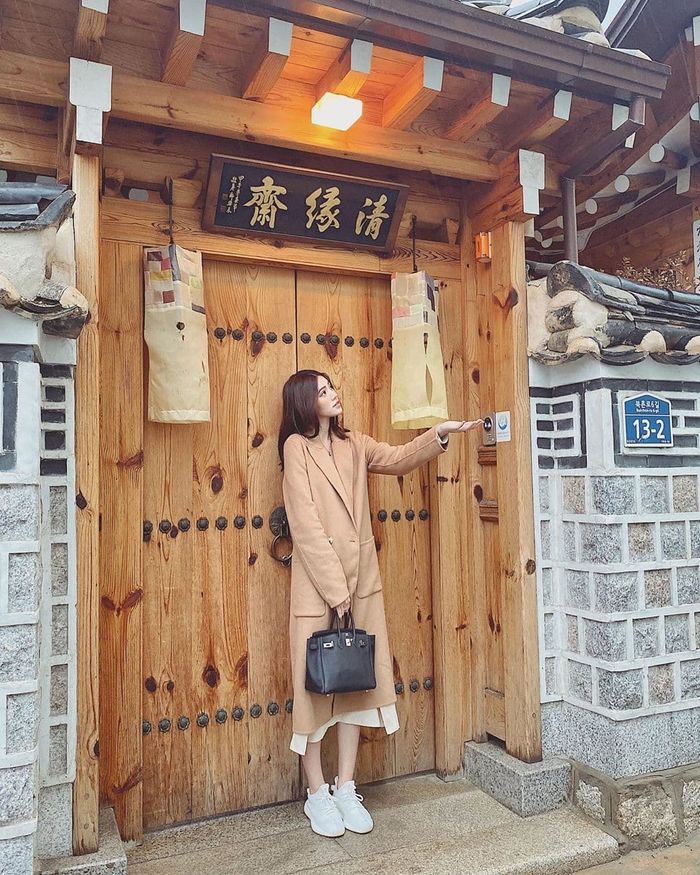 Chi Pu đáp trả tin unfollow Gil Lê, Đông Nhi chia sẻ sau 4 ngày làm vợ