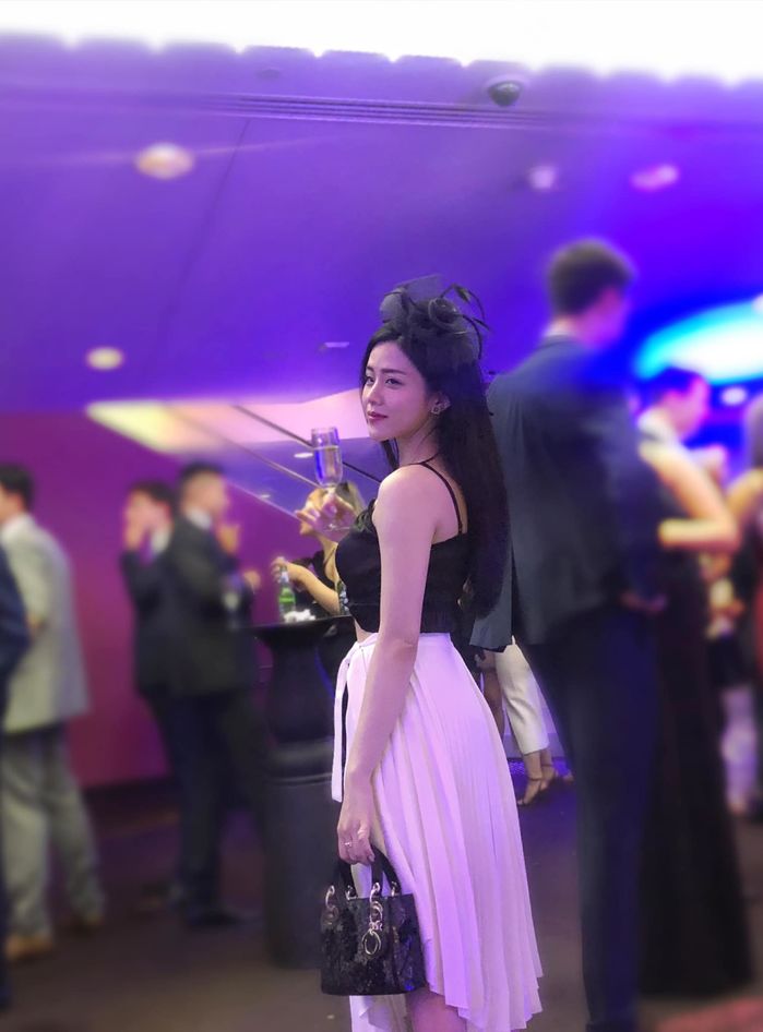 Đột ngột đổi phong cách sexy, em gái Ông Cao Thắng khiến CDM phát sốt