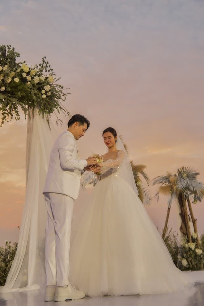 Duy Khánh giả gái xuất sắc, Ngô Thanh Vân không đi dẩy đầm vì Jun Phạm