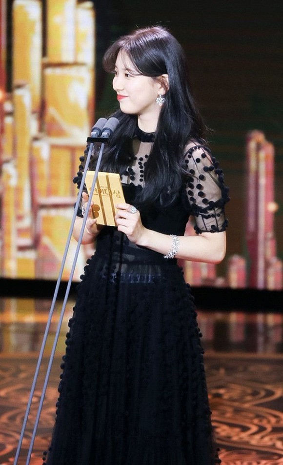 Duyên nợ đụng hàng đến 5 lần: Angelababy và Suzy khó phân cao thấp