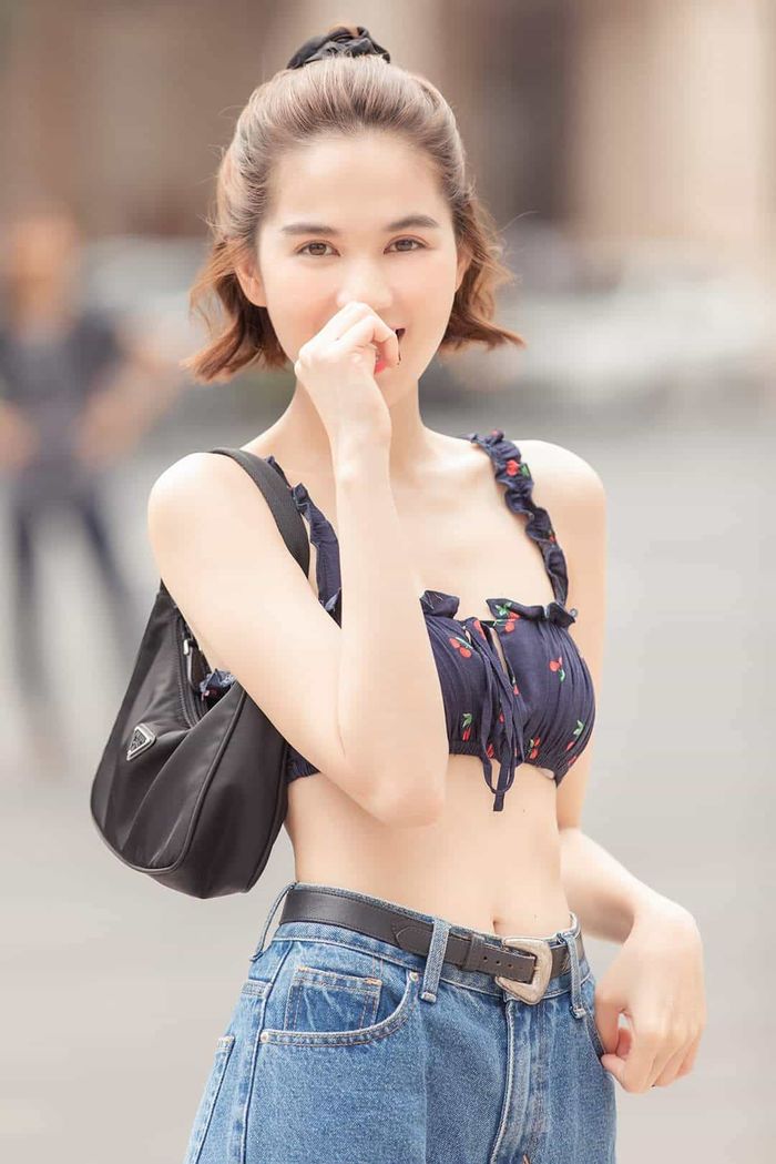 Elly Trần gầy đáng báo động, Tường San diện đồ tắm cắt xẻ táo bạo