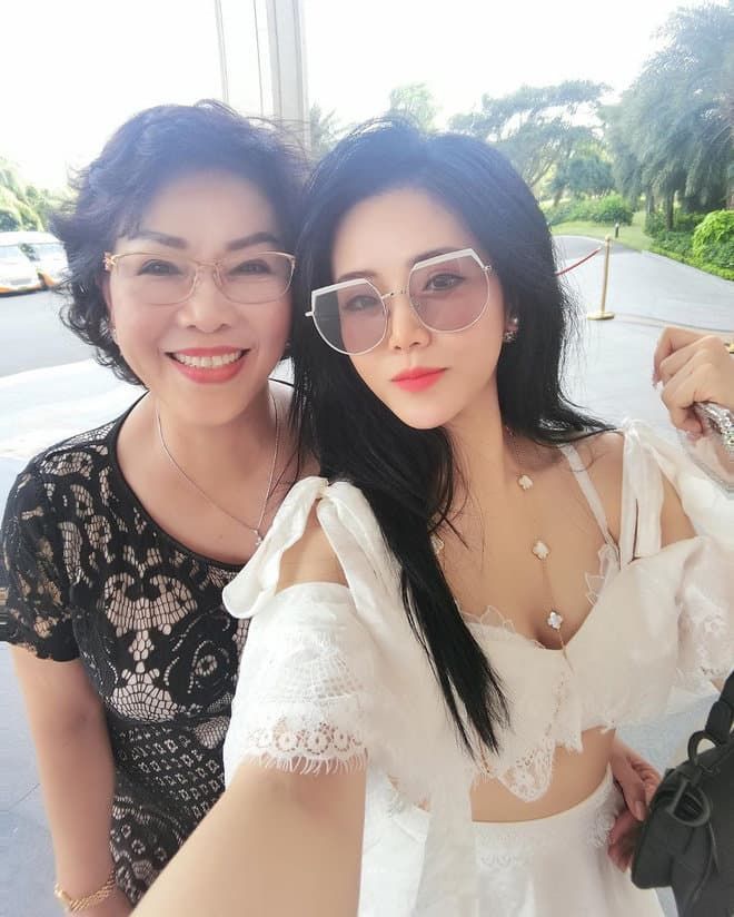 Đột ngột đổi phong cách sexy, em gái Ông Cao Thắng khiến CDM phát sốt