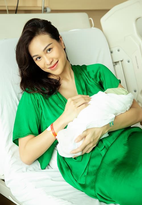 Chi Dân - Lan Ngọc đi ăn cưới, Sĩ Thanh tung ảnh kỉ niệm nửa năm yêu