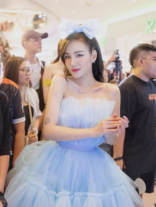 Chi Dân - Lan Ngọc đi ăn cưới, Sĩ Thanh tung ảnh kỉ niệm nửa năm yêu