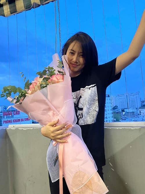 Chi Dân - Lan Ngọc đi ăn cưới, Sĩ Thanh tung ảnh kỉ niệm nửa năm yêu