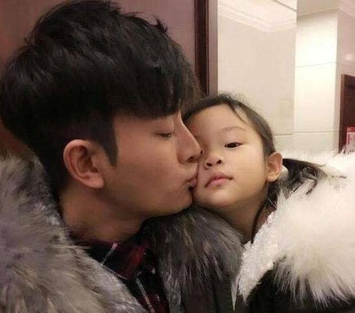Giả Nãi Lượng - Lý Tiểu Lộ kết thúc 7 năm bằng sóng gió ngoại tình