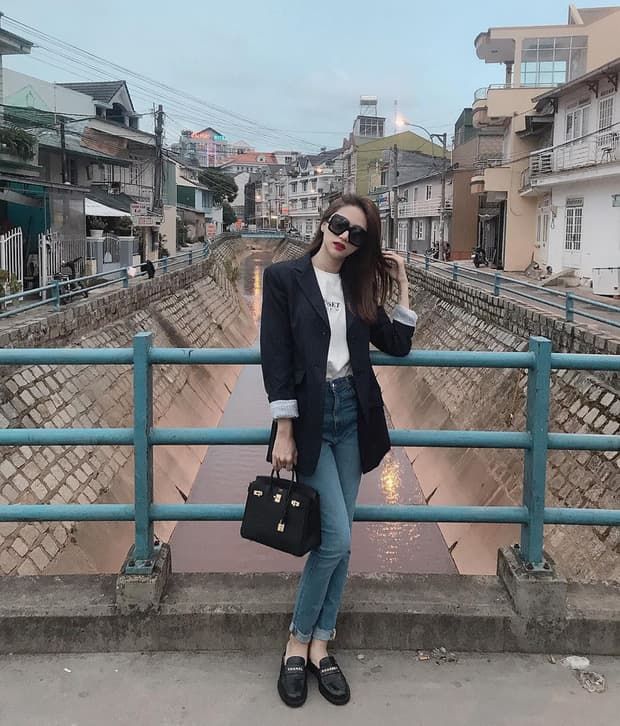 Mới gia nhập đường đua, kho túi hiệu của Hương Giang đã ngày một đồ sộ