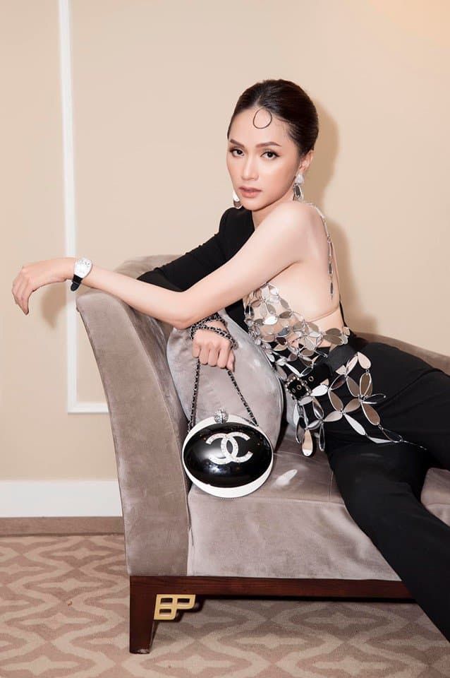 Mới gia nhập đường đua, kho túi hiệu của Hương Giang đã ngày một đồ sộ