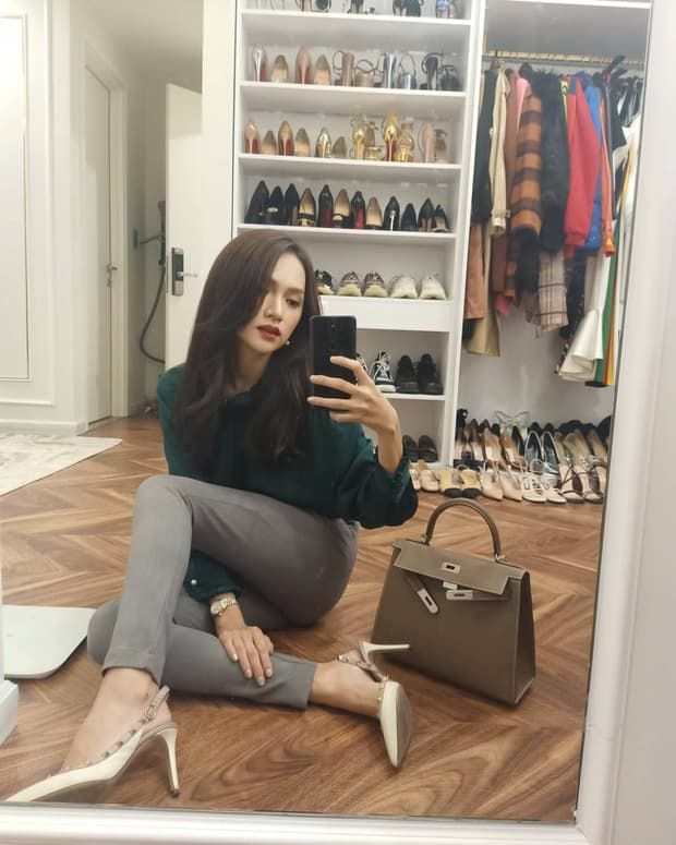 Mới gia nhập đường đua, kho túi hiệu của Hương Giang đã ngày một đồ sộ