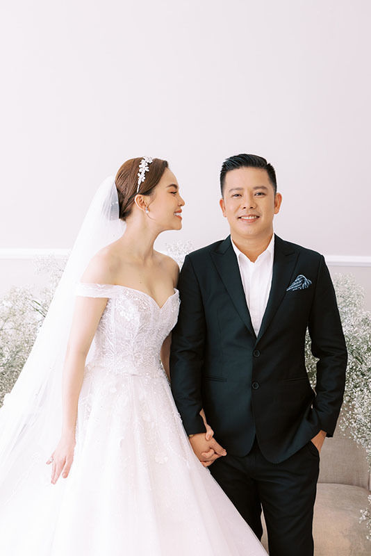 Giang Hồng Ngọc rạng rỡ chụp ảnh cưới cùng chồng và con trai 1 tuổi