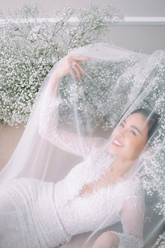 Giang Hồng Ngọc rạng rỡ chụp ảnh cưới cùng chồng và con trai 1 tuổi