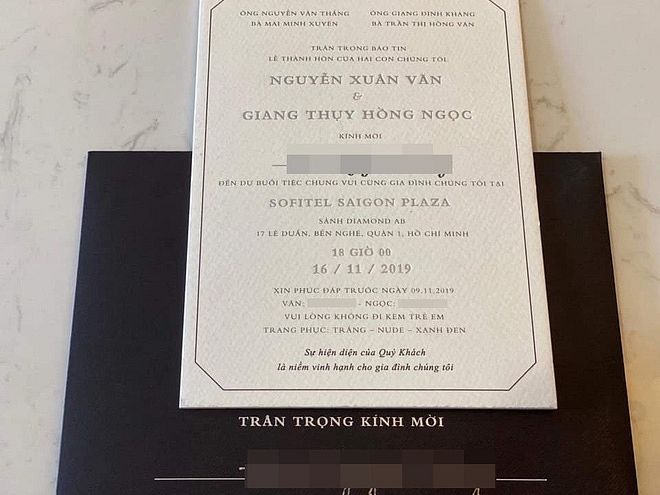 Giang Hồng Ngọc rạng rỡ chụp ảnh cưới cùng chồng và con trai 1 tuổi