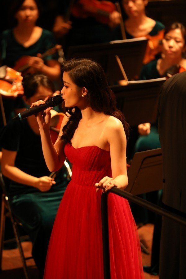 Giàu nhưng tiết kiệm, Đông Nhi bị soi mặc lại đồ cũ khi dự sự kiện