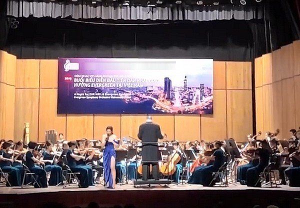 Giàu nhưng tiết kiệm, Đông Nhi bị soi mặc lại đồ cũ khi dự sự kiện
