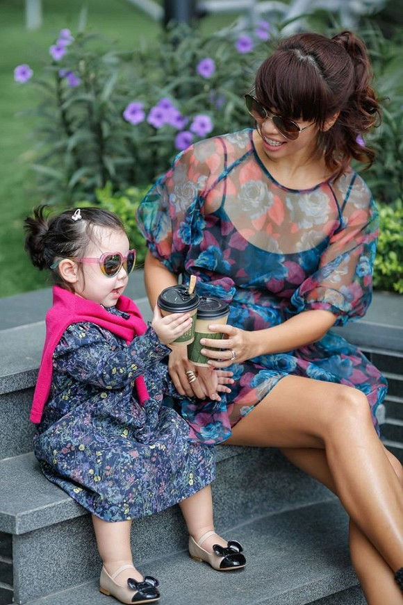 Hà Anh mua đồ cho con toàn hàng hiệu, thanh lý chỉ vài trăm vẫn bị chê