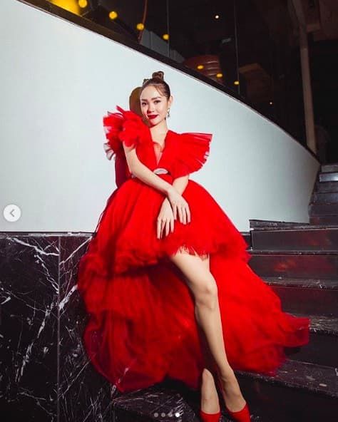 Hà Hồ vẫn tỏa sáng dù đụng hàng váy áo chan chát với mỹ nhân quốc tế
