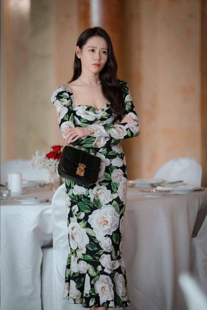 Hà Hồ vẫn tỏa sáng dù đụng hàng váy áo chan chát với mỹ nhân quốc tế